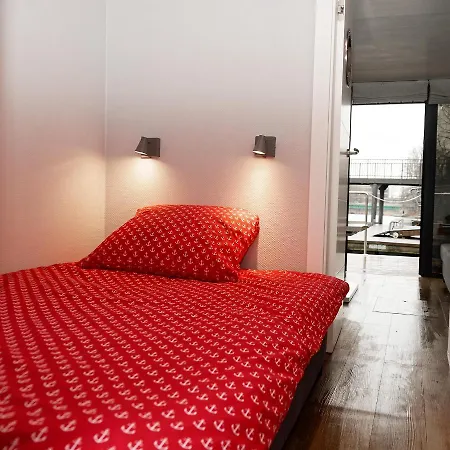 Apartament Na Wodzie - Houseboat Luka 2