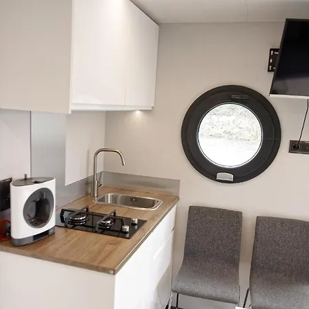 Apartament Na Wodzie - Houseboat Luka 2